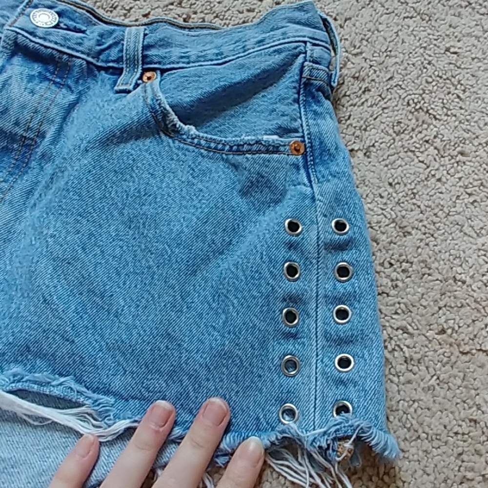 Size 29 Levi high rise shorts
